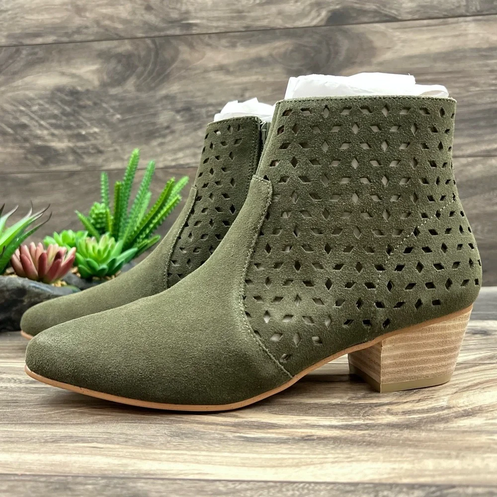 NIB Soludos Lola Perforated Pointed Toe Heeled Ankle Bootie Boots Olive Suede 8M - Picture 4 of 14